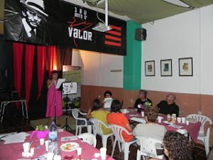Més informació sobre l'article AL SOPAR ESTELLÉS DE PAIPORTA PIMENTONS TORRATS, POESIA, CANÇONS I TAULES D’AMICS